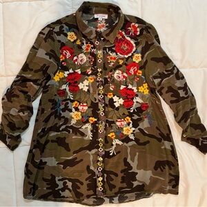 ANDREE BY UNIT Camouflage Floral Embroidered Blouse